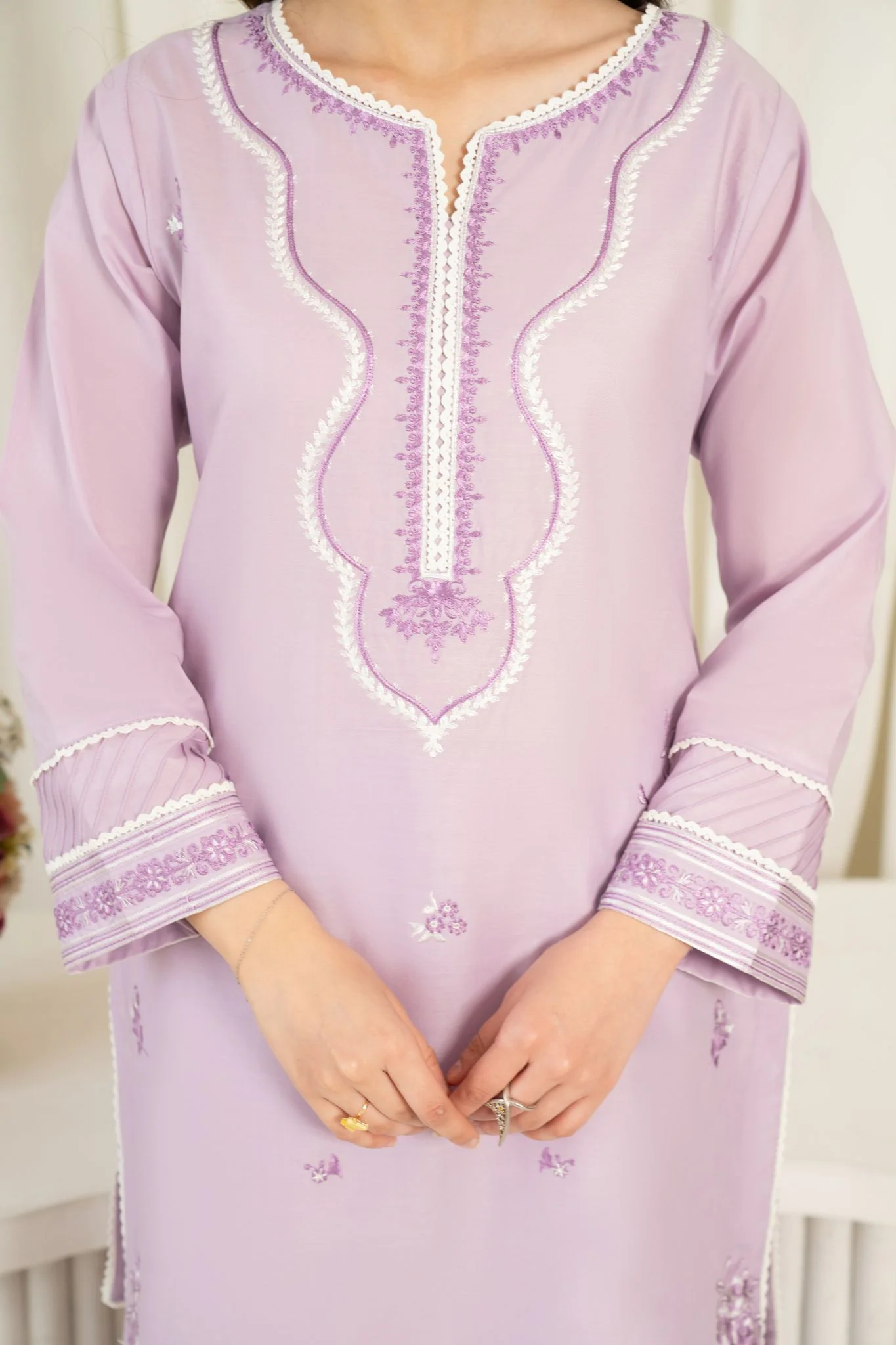 Lavina - Image 7