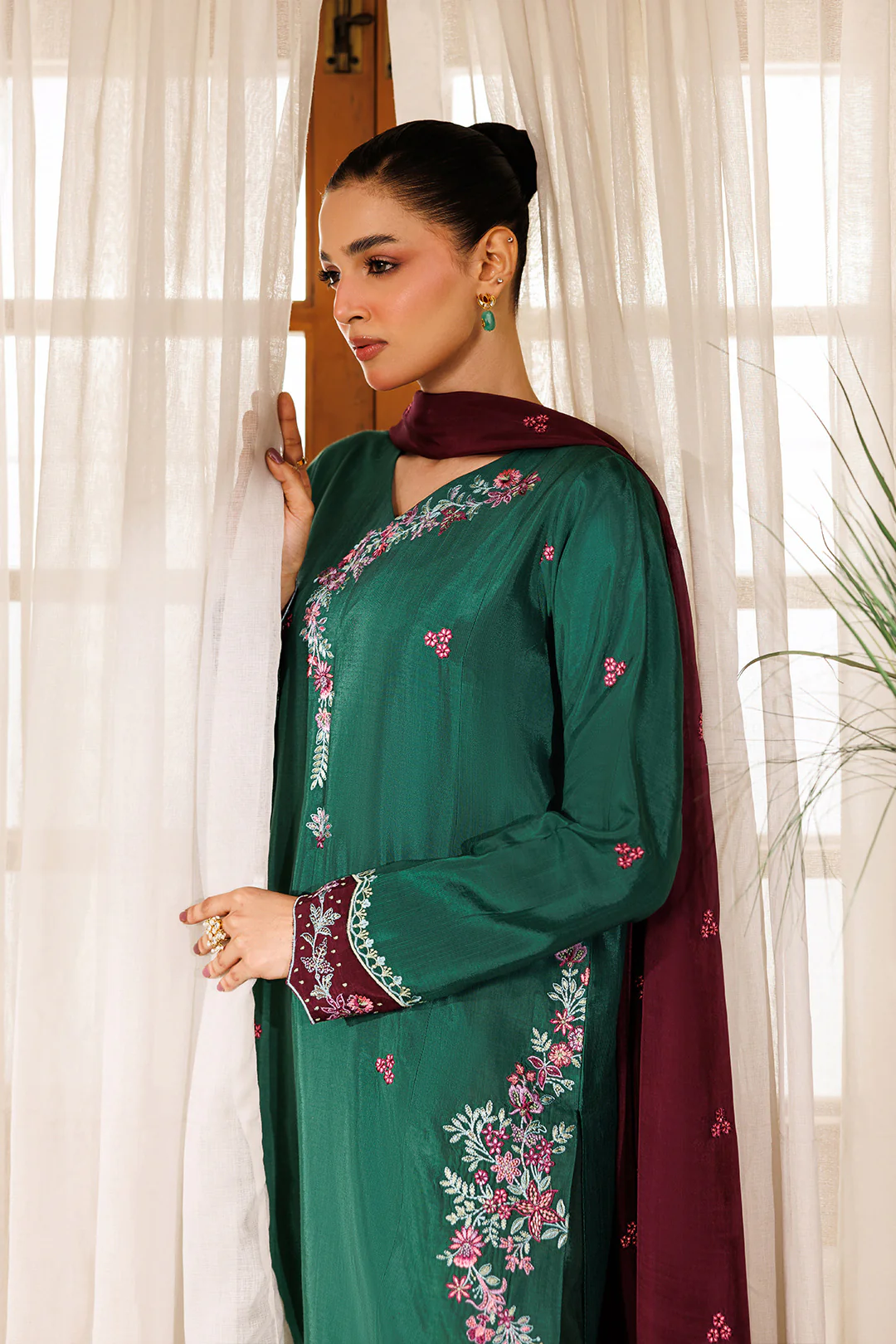 Neelofer - Image 5